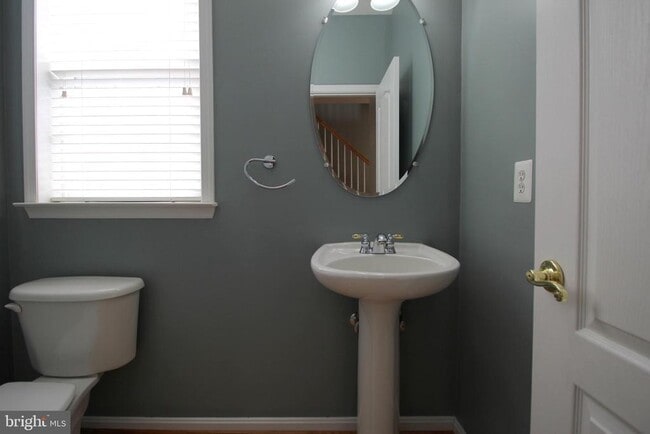 Building Photo - 40424 Milford Dr