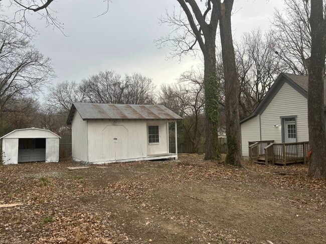 Building Photo - 605 Byars St