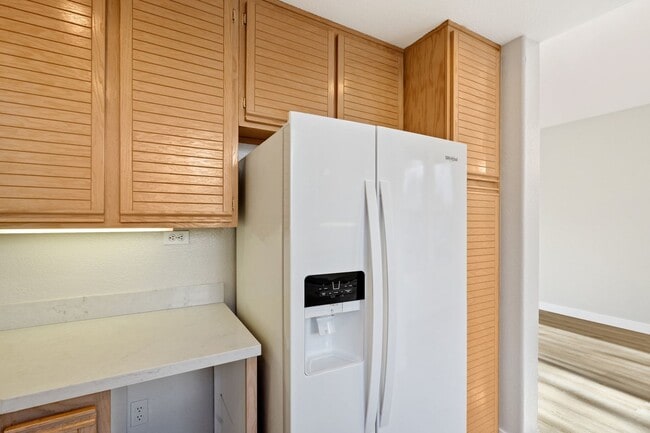 Building Photo - PRIZED UNIT IN RESORT-LIKE COMMUNITY EXCEL...
