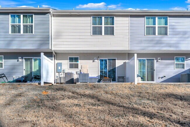 Building Photo - Modern 3BR, 2.5BA Townhouse in Walnut Hill Townes in Greer! $1800/mo rent***