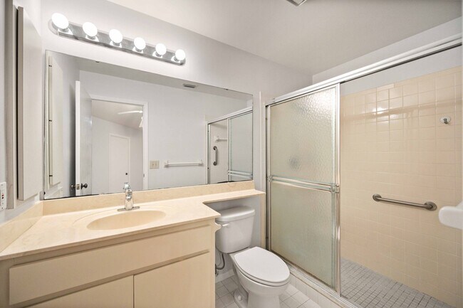 Building Photo - Beautiful Must See!! 3/2 Plus Sunroom & Garage!!  Gated Community!!