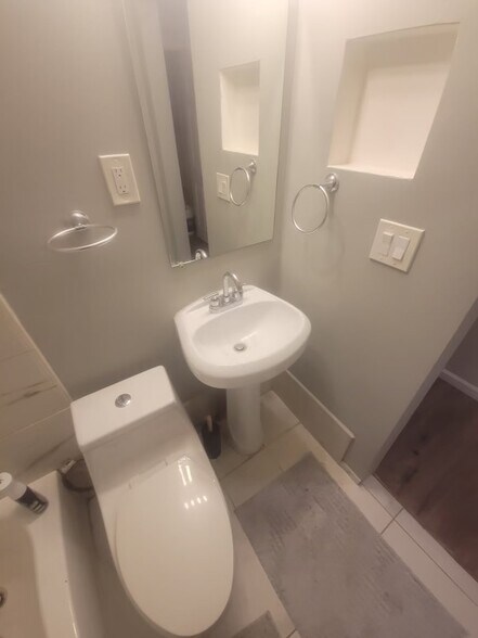 Building Photo - 4175 Elizabeth Park Ct