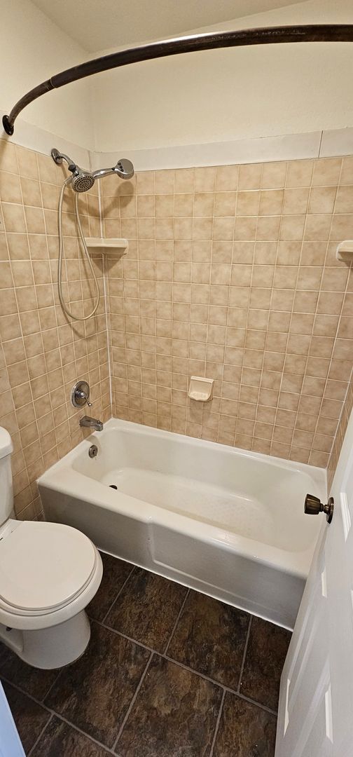 Building Photo - Newly Renovated 3Bed 1.5 Bath House Available in Heart of Bozeman