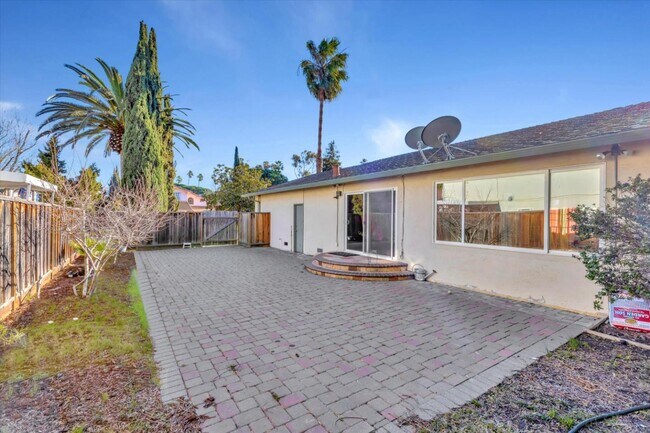 Building Photo - 40307 San Sebastian Pl