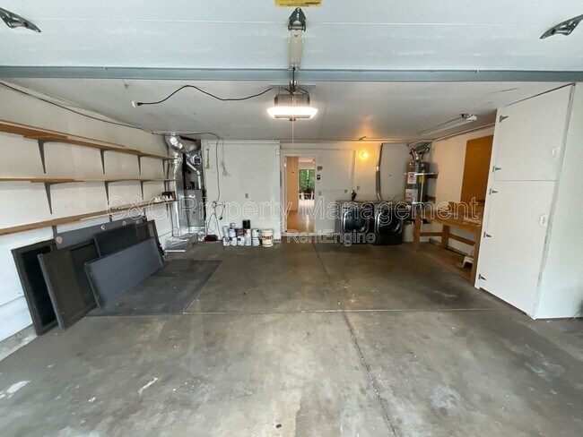 Building Photo - 6628 Wildwood Ct