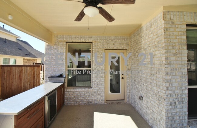 Building Photo - Executive 2-Story 5/4/2 with Sparkling In-Ground Pool in Mansfield!