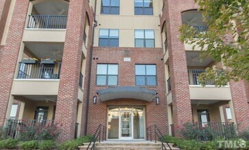 Building Photo - Beautiful Condo in Davis Park with Fantast...