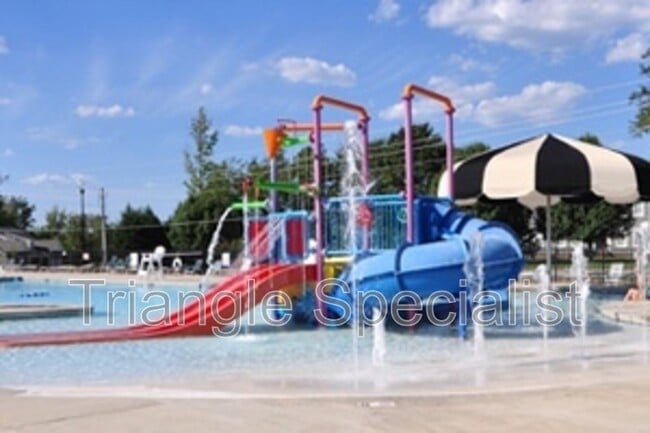 Building Photo - 100 Honeybee Trce