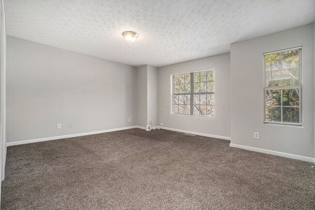 Building Photo - Beautifully Updated Decatur Townhome with Private Backyard