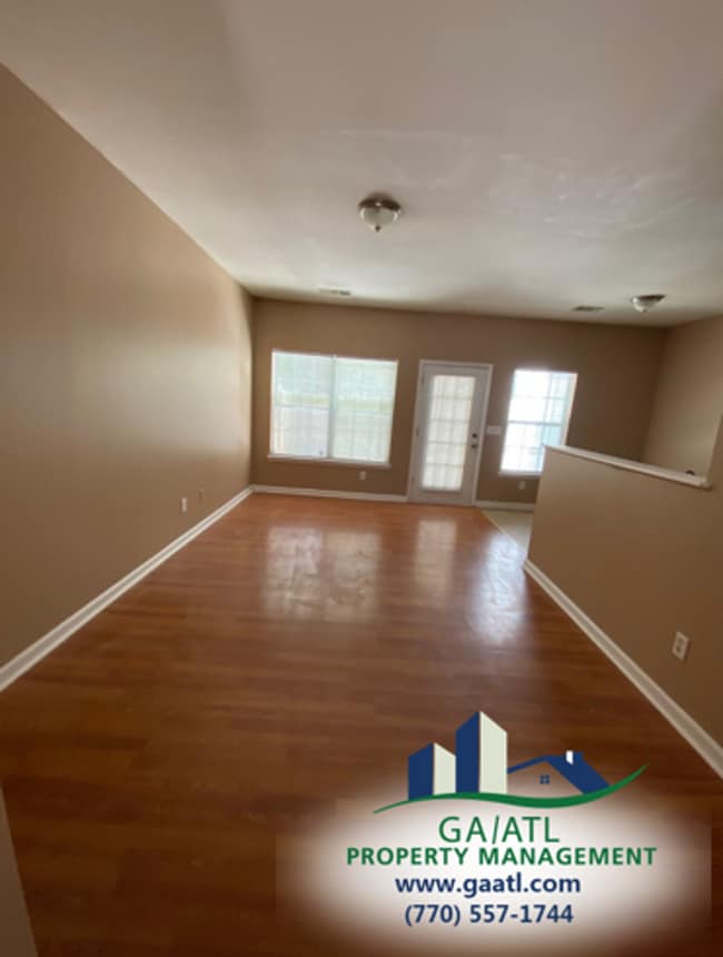 Building Photo - Spacious 3-bedroom townhouse in Riverdale