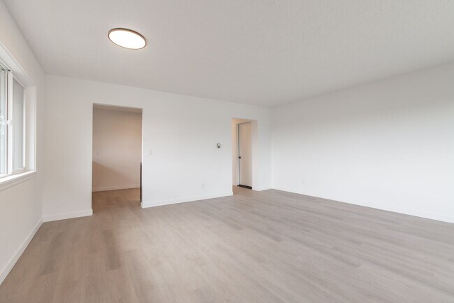 Building Photo - Crowne Pointe Apartment Homes