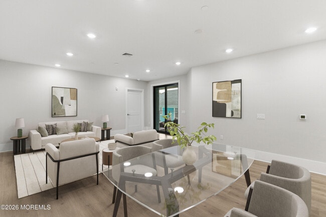 Building Photo - 215 2nd Ave