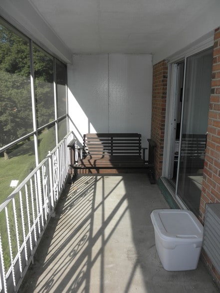 Screened in Porch - 17 Sunnybrook Rd