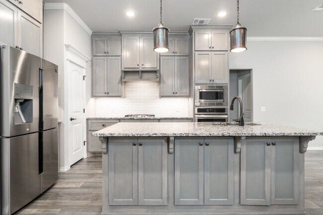 Building Photo - Beautiful Home in Woodland Park
