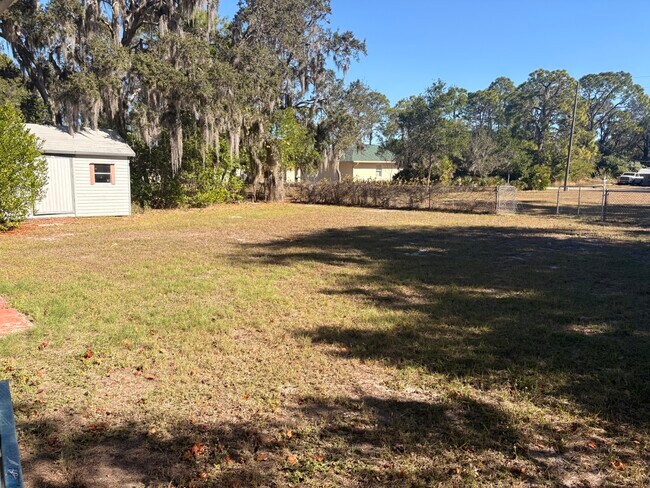 Building Photo - 4018 Lakewood Rd