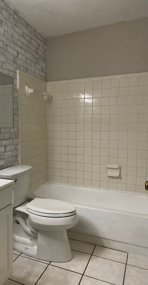 Building Photo - Charming 2BR Duplex in Tallahassee