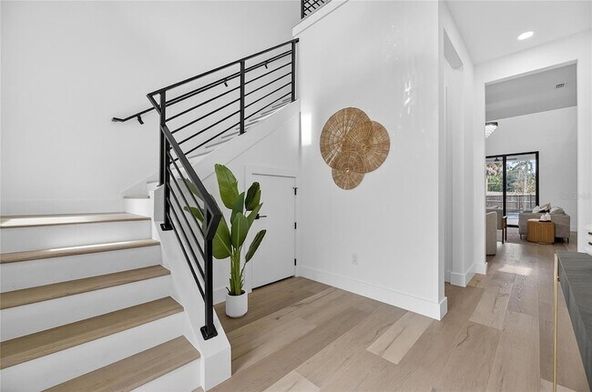 Building Photo - 2335 Oak Terrace