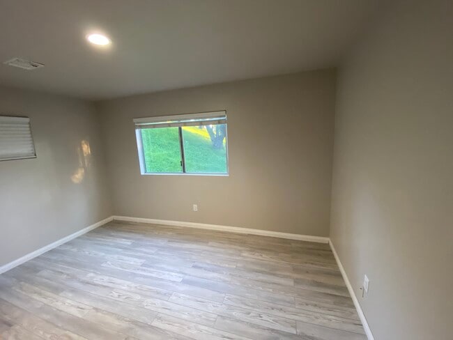 Bed 2 - 836 Valley Rd