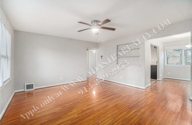 Building Photo - Cute 3 Bed 1 Bath Ranch Home in Raytown - ...