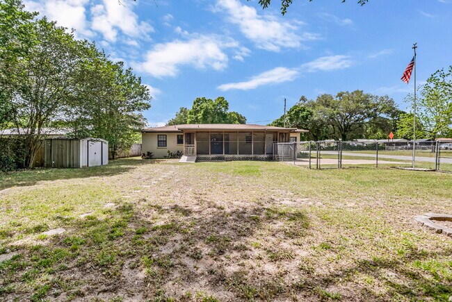 Building Photo - Charming 4 Bedroom Pensacola Rental in a Convenient Location!