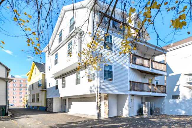 Building Photo - 159 Grove St