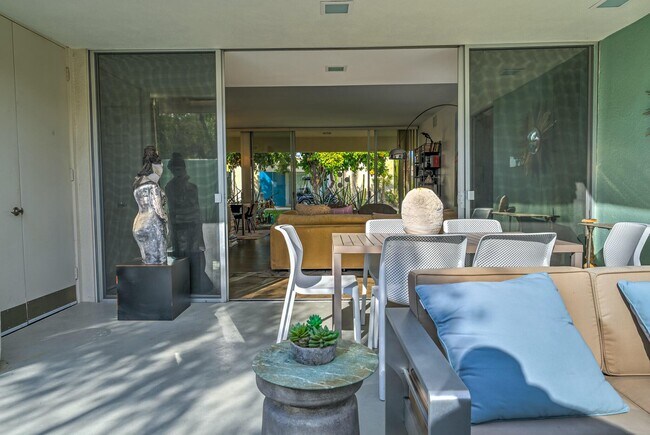 Building Photo - 17 Desert Lakes Dr