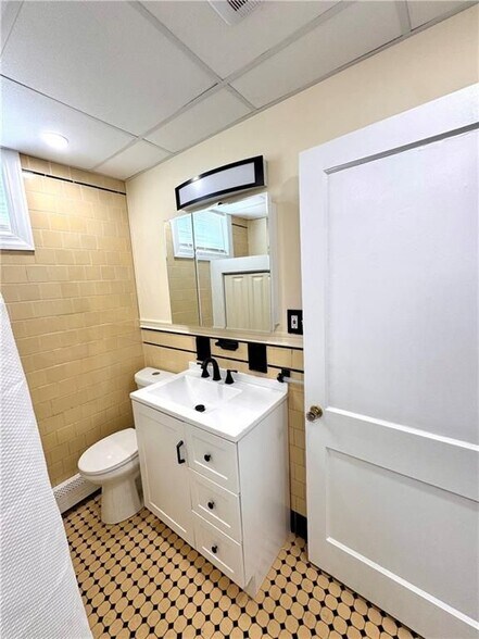 Building Photo - 143 Pidge Ave