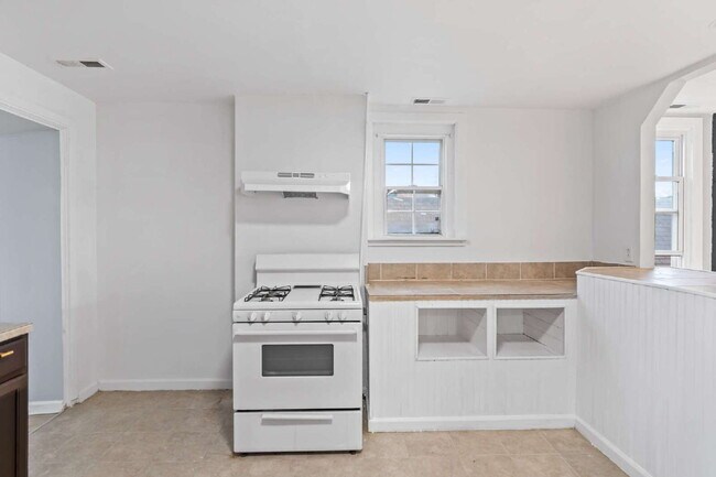 Building Photo - "Spacious 3-Bedroom Retreat at 57 1/2 Sara...