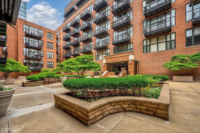 Building Photo - 333 W Hubbard St