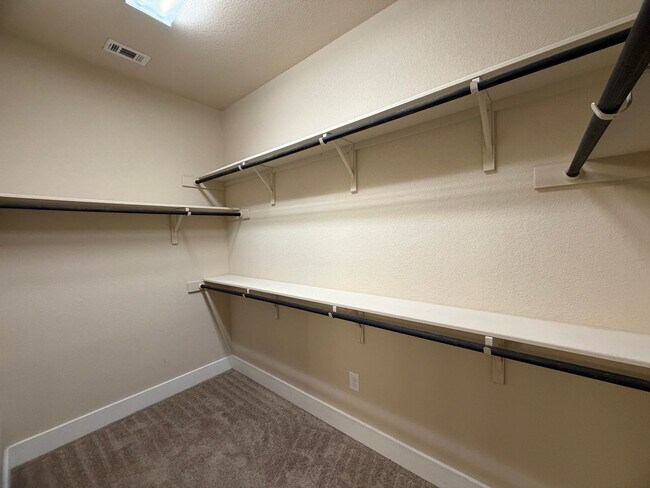 Building Photo - Great Location ~ Fabulous Townhome in New Braunfels 3/2.5 ~ Minutes from Gruene ~ Move in Ready!