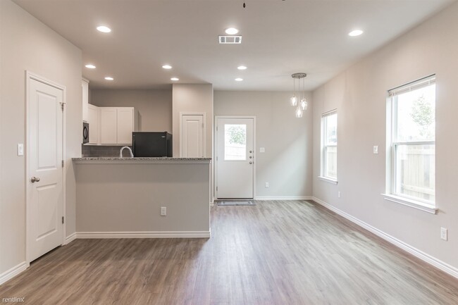 Building Photo - 3 br, 2.5 bath Townhome - 114 Peruna Drive