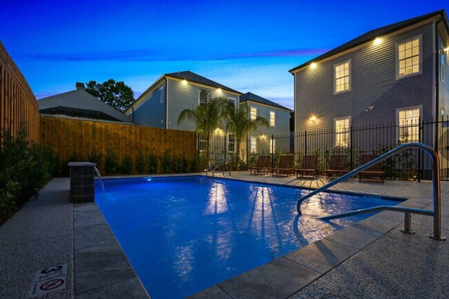 Building Photo - 1220 Carondelet St