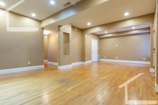 Building Photo - Worth the Walk! Gorgeous 4bd/2bath in Brookline