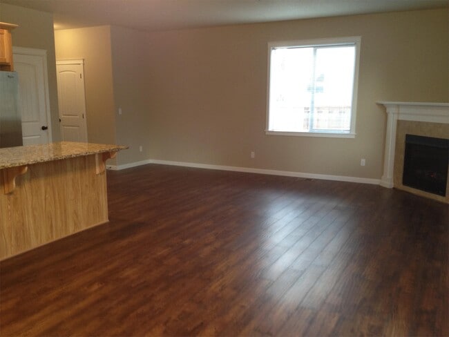 Building Photo - 425 N Vernonia Rd