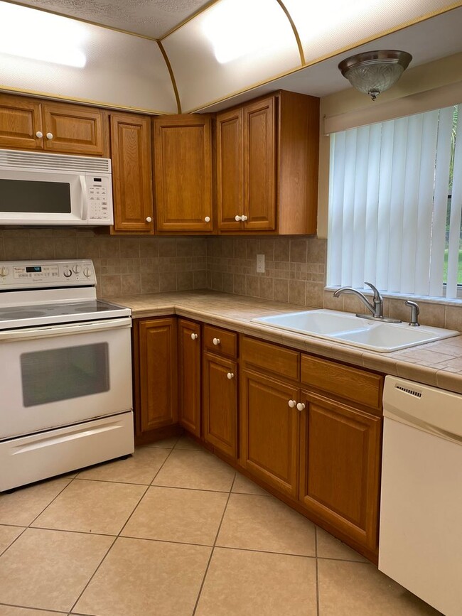 Building Photo - 55+ community 2 BED 2 BATH  in High Point of Fort Pierce