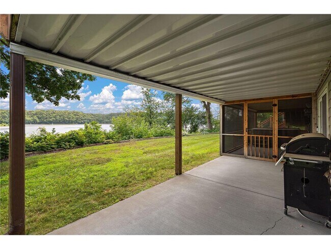 Building Photo - 118 Lakeside Dr