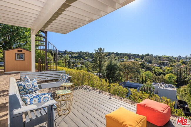 Building Photo - 17108 Oak View Dr