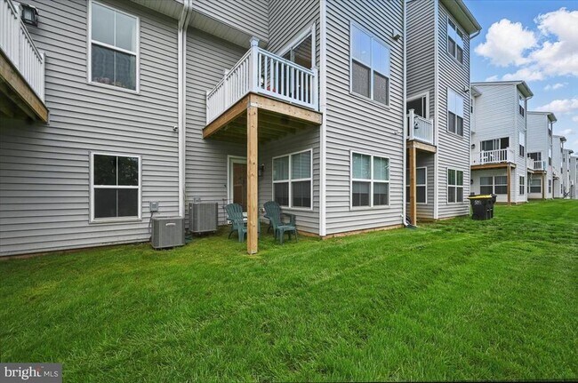 Building Photo - 825 Pecan Rd