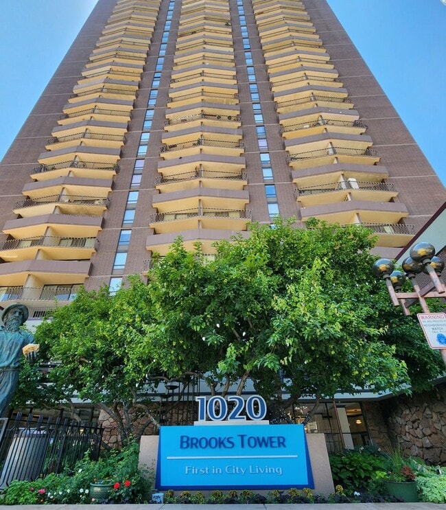 Building Photo - Affordable High Rise Condo in the heart of Downtown Denver!!