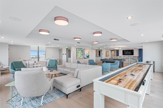 Building Photo - 200 NE 1st Ave