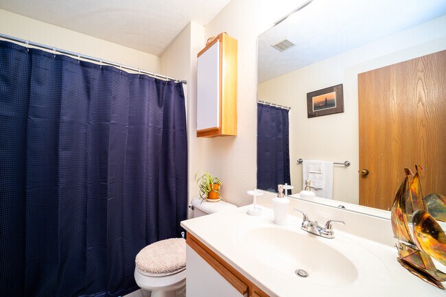 Building Photo - 3797 Vale Dr