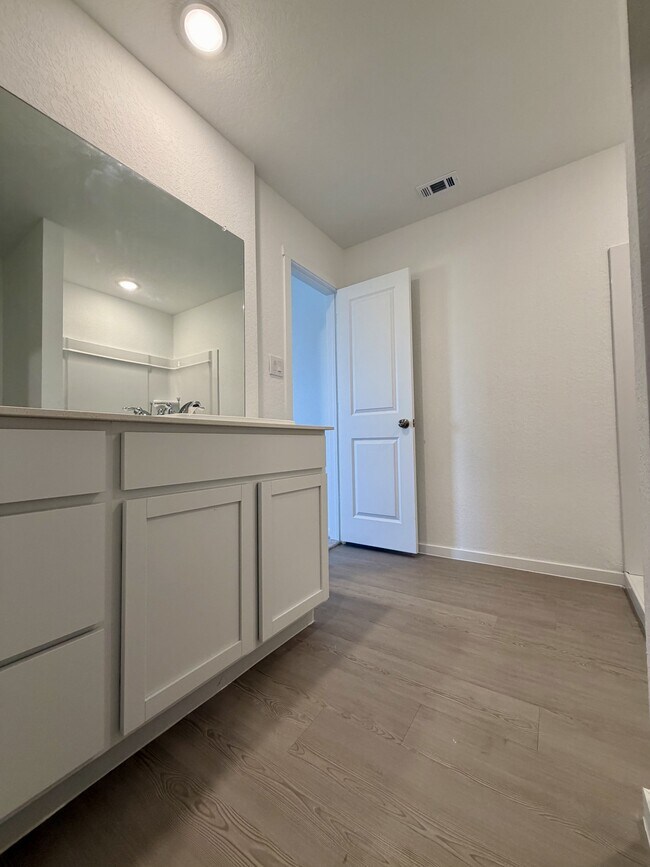 Building Photo - 14536 Azzurro Stone