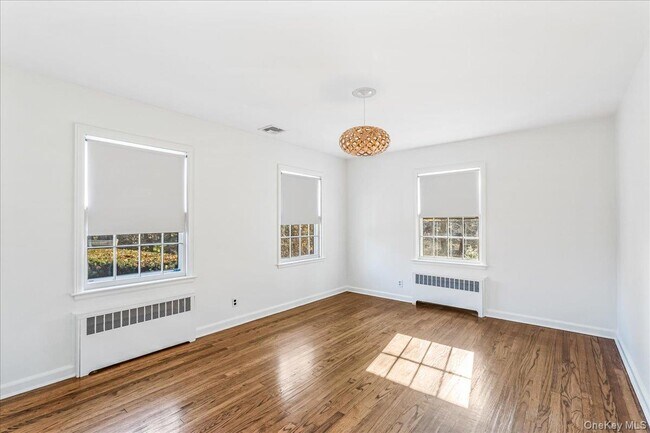 Building Photo - 110 Hegemans Ln