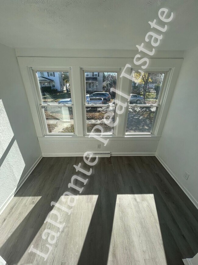 Building Photo - Charming 3-Bedroom Home with Fresh Updates in South Toledo