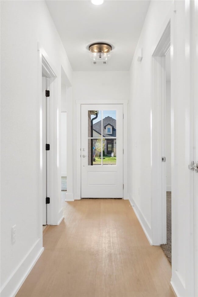 Building Photo - 6902 SW Basswood Ave