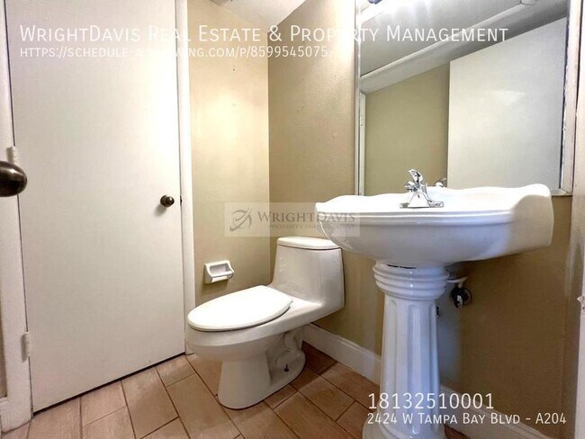 Building Photo - 2424 W Tampa Bay Blvd