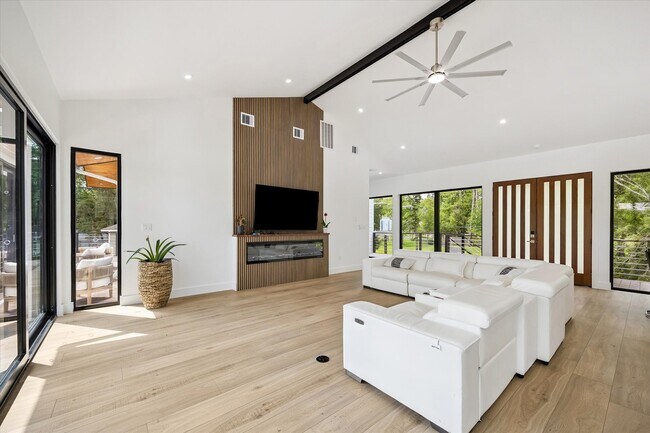 Building Photo - 407 Brook Hollow Dr
