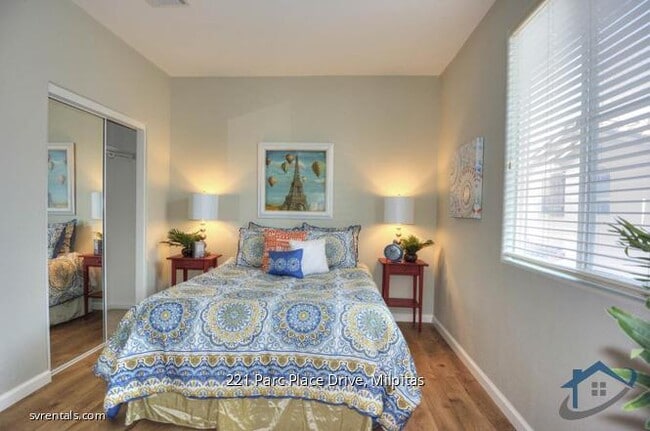 Building Photo - 221 Parc Pl Dr