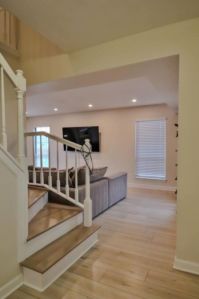 Building Photo - 713 Green Mountain Ct