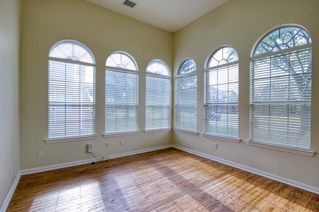 Building Photo - 4528 Oak Shores Dr